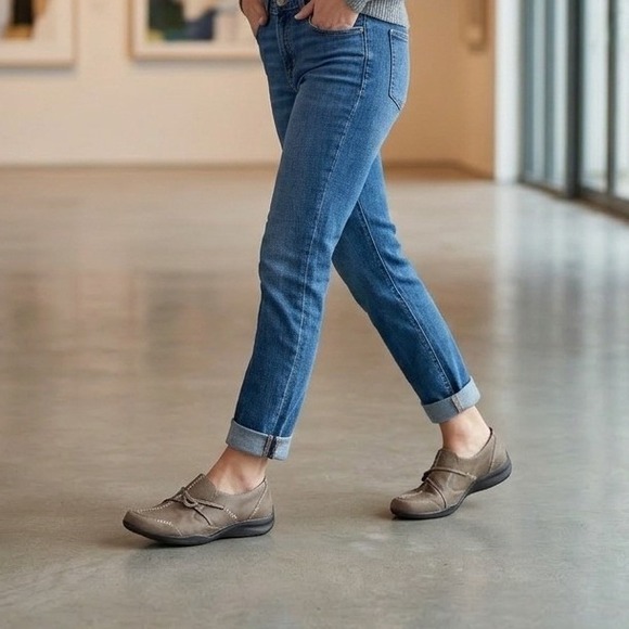 Clarks Shoes - Clarks Womens Size 7M Wave Walk Brown Leather Slip On Loafers Comfort Shoes